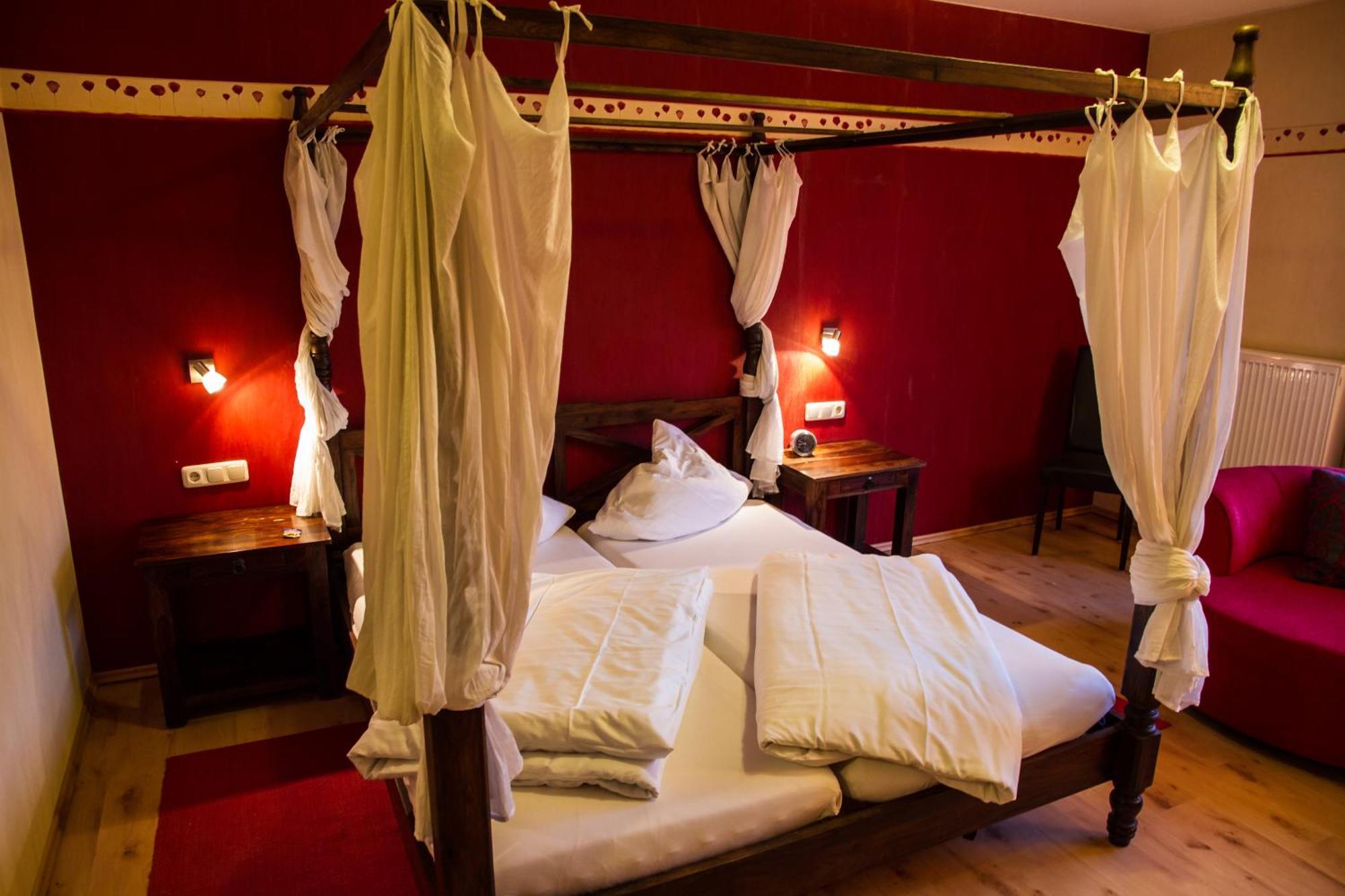 Harxheim Weingut Weinstube Weinhotel Wolf מראה חיצוני תמונה
